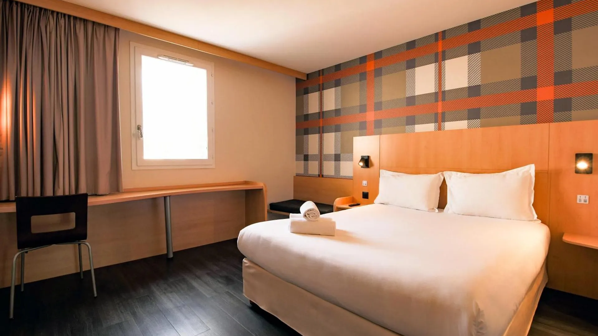 Staying Near Musée Terra Amata: 4 Airport Hotels Compared
