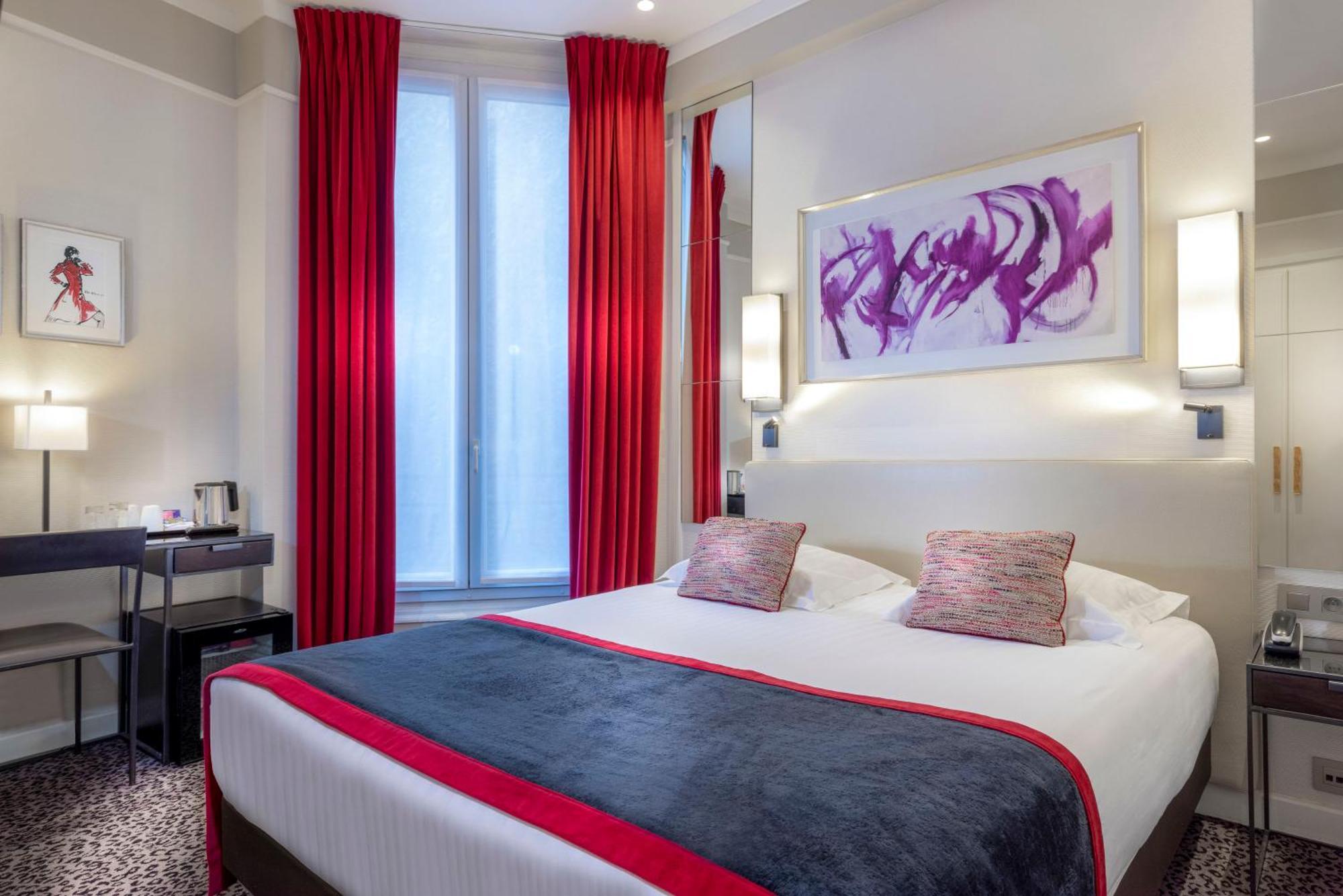 Staying In Champs-Élysées: 15 Business Hotels Compared